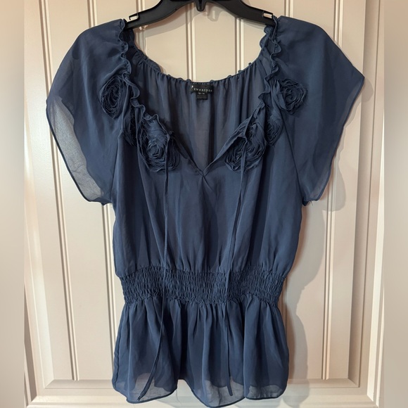 Forever 21 Tops - 3/for $10🍒- Navy Blue Flutter Sleeve Ruffled Blouse (Size Medium)